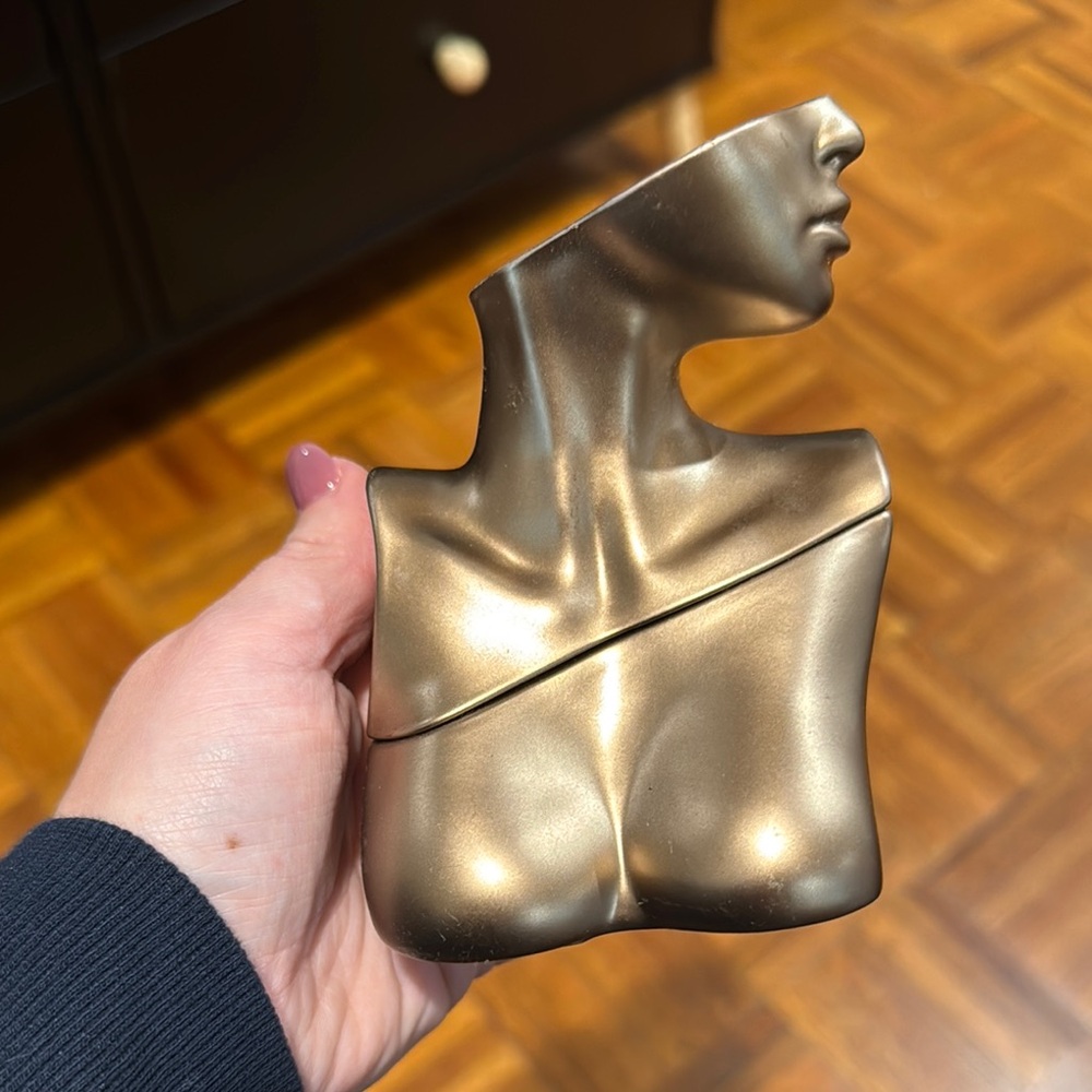 Eilish by Billie Eilish Eau De Parfum Perfume Bust Full